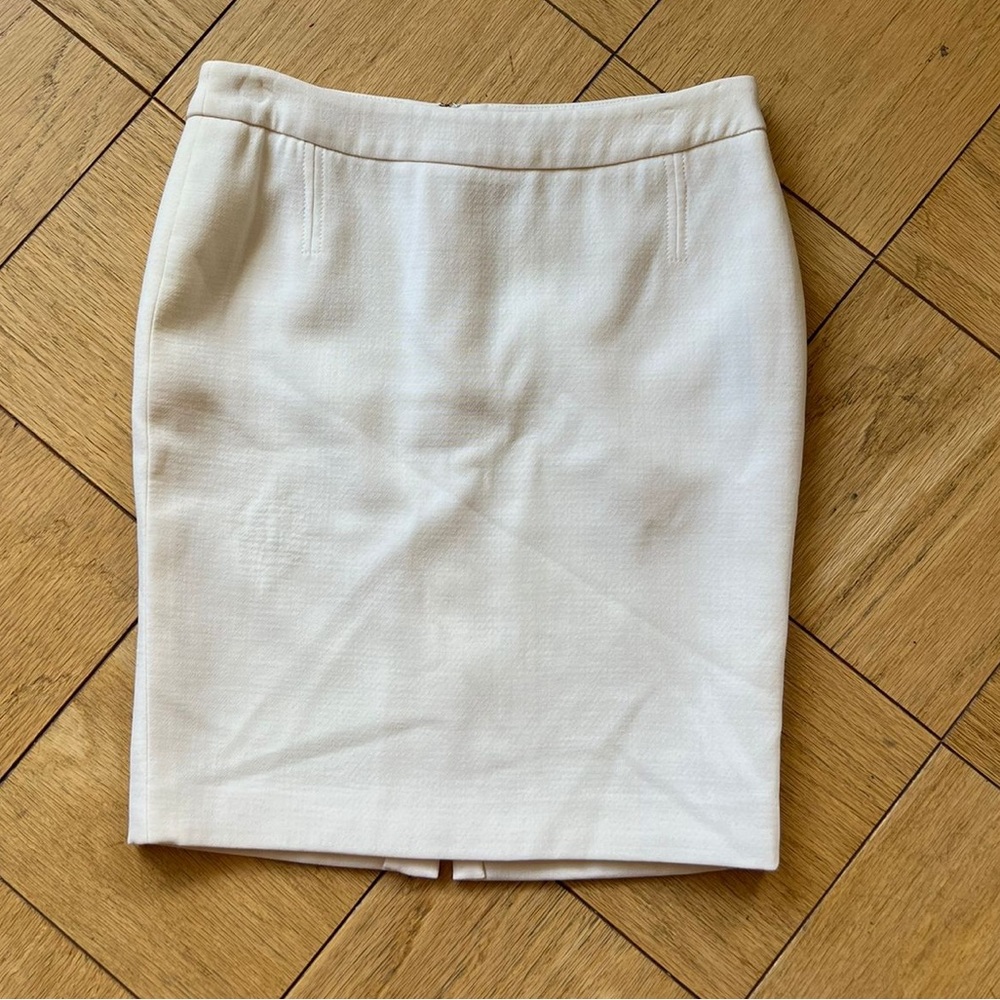 Versace white pencil skirt whit a slit in the back